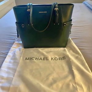 Micheal kors hand bag